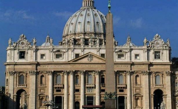 Vaticano reitera estar a favor de las vacunas y pide mayor distribución