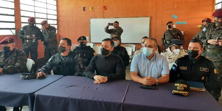 Ejecutivo efectúa reunión de acercamiento comunitario con población de Nahualá