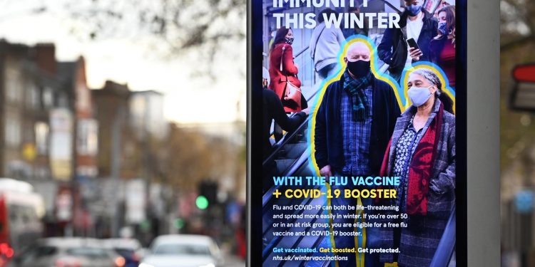 Reino Unido eleva su nivel de alerta por la rápida expansión de ómicron