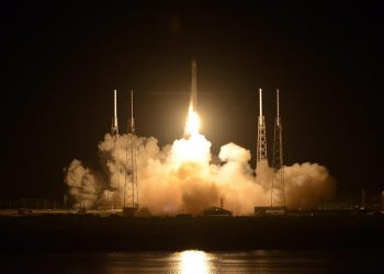 Cápsula Dragon de SpaceX se acopla con éxito a la EEI