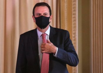 Alcalde de Río de Janeiro decide cancelar la fiesta de fin de año a causa de nueva variante del coronavirus.