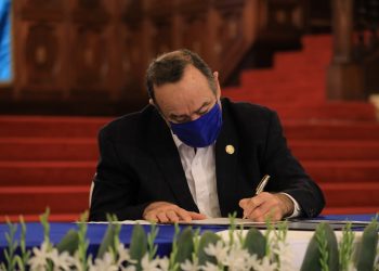 El presidente Alejandro Giammattei ratifica el Convenio de Cooperación Interinstitucional Anticorrupción, con motivo del Día Internacional de la Lucha contra la Corrupción.