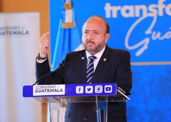 Ministro de Economía, Antonio Maluf, anuncia en coferencia de prensa la firma de carta de entendimiento con Master Card.