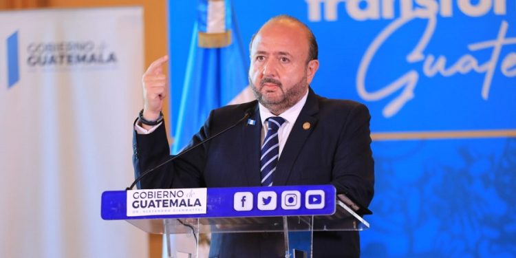 Ministro de Economía, Antonio Maluf, anuncia en coferencia de prensa la firma de carta de entendimiento con Master Card.