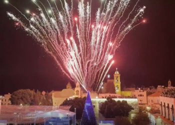 Encienden Árbol de Navidad en Belén.