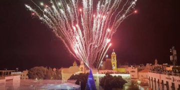 Encienden Árbol de Navidad en Belén.