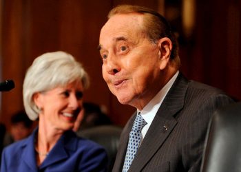 El exsenador y excandidato presidencial de EE. UU, Bob Dole, fallece a los 98 años.