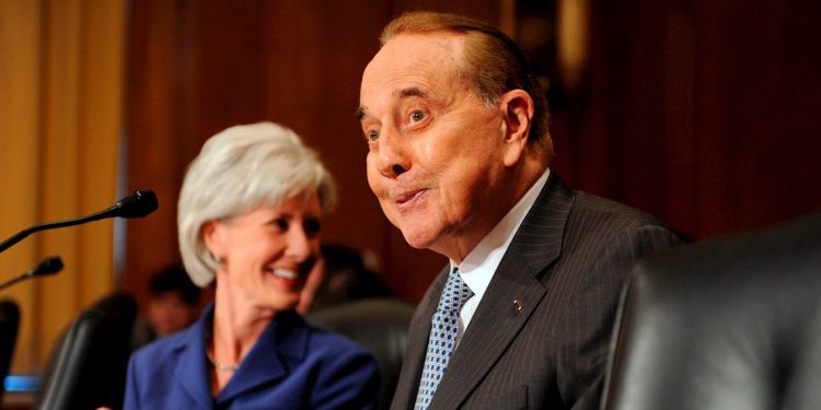 El exsenador y excandidato presidencial de EE. UU, Bob Dole, fallece a los 98 años.