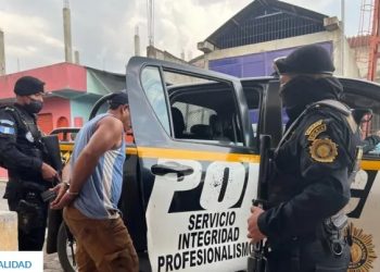 Agentes de la Policía Nacional Civil capturan a sujeto que portaba un arma de fuego de manera ilegal.