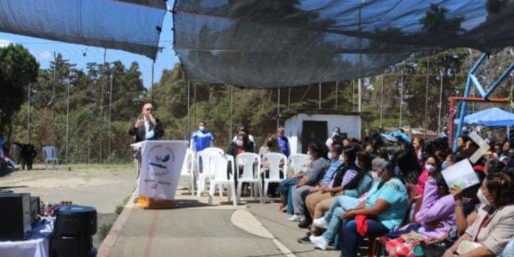 Profesionales imparten charlas dirigidas a la rehabilitación y reinserción de privados de libertad en centros carcelarios del Sistema Penitenciario.