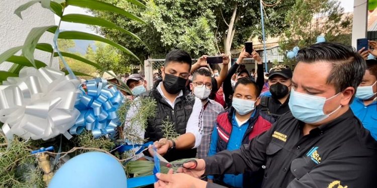 Autoridades departamentales, locales y vecinos participan en la inauguración del sistema de agua potable del sector Twi’corral de la aldea Caniche, Colotenango, Huehuetenango.