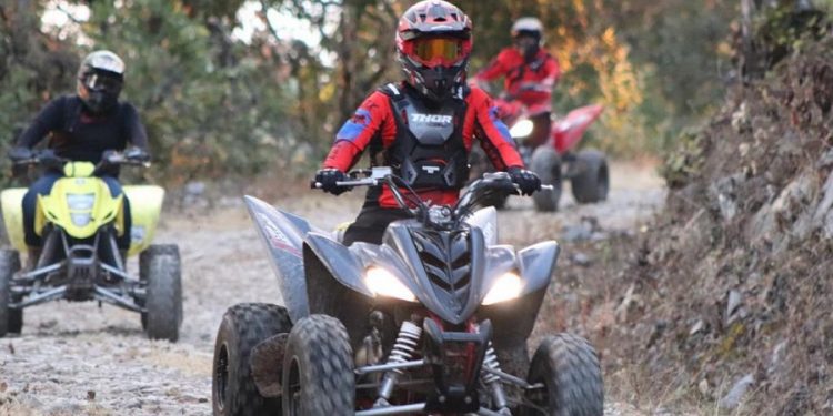 Algunos de los participantes en la competencia Enduro a la Prevención, que se llevó a cabo en Cuilco, Huehuetenango. /Foto: Milca Reyes