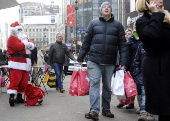 La mayoría de las compras de los estadounidenses en la temporada navideña se efectuaron durante el último fin de semana de noviembre.