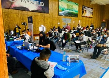 Decenas de guatemaltecos acudieron a hacer trámites en las 27 jornadas de Consulados Móviles que se organizaron este año en Estados Unidos.