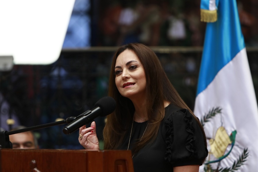 La locutora Corina Ardón agradece el honor resalta la labor de los profesionales de la locución guatemalteca. .