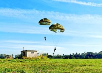 Finaliza curso de paracaidismo para civiles.