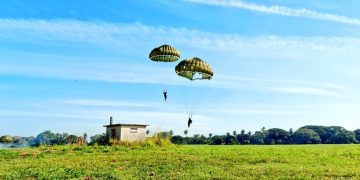 Finaliza curso de paracaidismo para civiles.