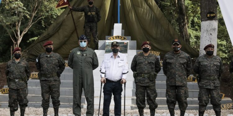 Presidente verifica remozamiento de destacamentos militares en el norte del país