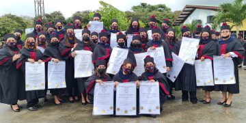 Docentes reciben títulos en educación Bilingüe e intercultural en Izabal