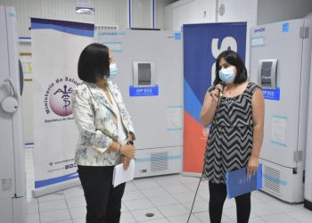 Donan congeladores para el resguardo de vacunas contra COVID-19