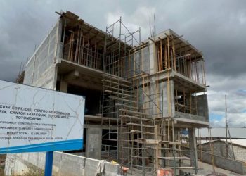 Avanza construcción de edificio de formación comunitaria en Totonicapán