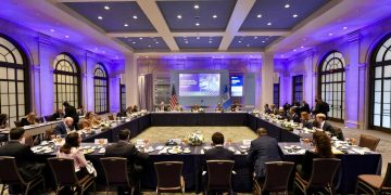 Zapata destacó los logros en la visita de comitiva encabezada por el mandatario.