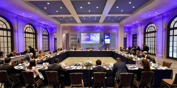 Zapata destacó los logros en la visita de comitiva encabezada por el mandatario.