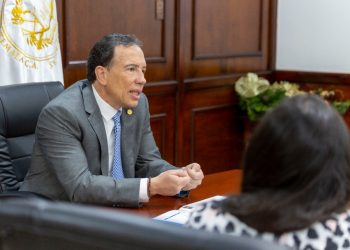 El ministro de Finanzas, Álvaro González Ricci, resaltó la importancia del crecimiento económico.