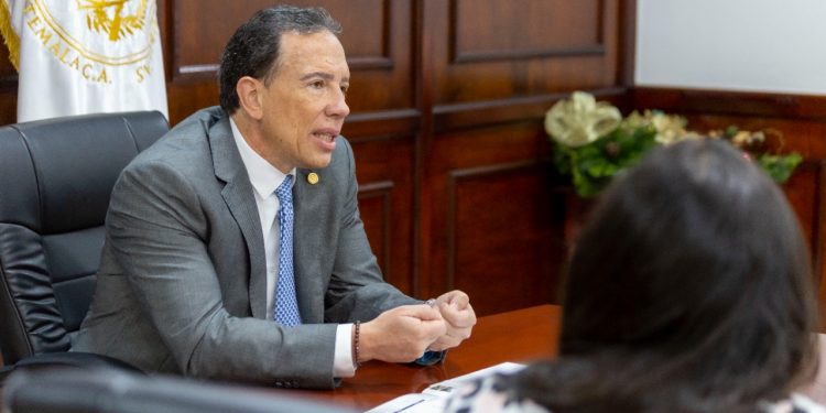 El ministro de Finanzas, Álvaro González Ricci, resaltó la importancia del crecimiento económico.