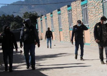 Incautan celulares, dinero y droga en requisas