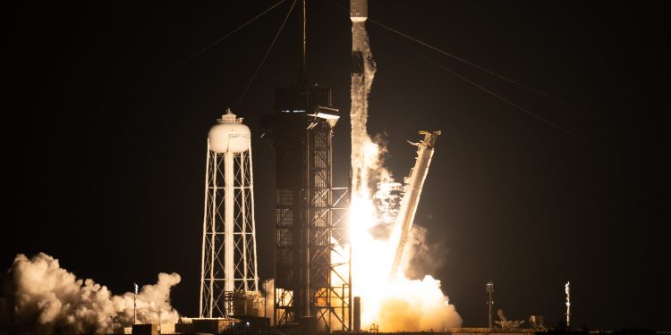 NASA lanzó misión para medir el “universo violento” como agujeros negros