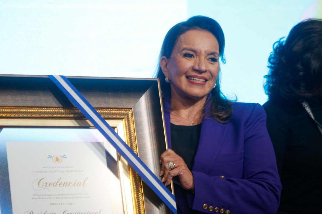 Xiomara Castro recibe credencial como presidenta constitucional de Honduras