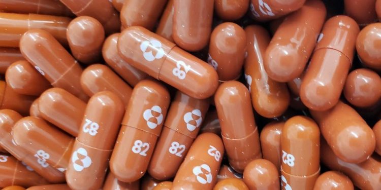 EE. UU. autoriza el uso de emergencia de la pastilla anticovid de MSD