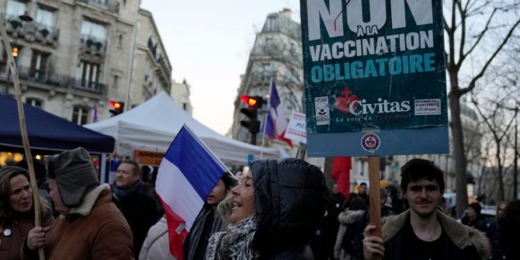 El Gobierno francés prepara una ley en la que se impondrá la obligatoriedad de la vacuna para obtener el pase sanitario.