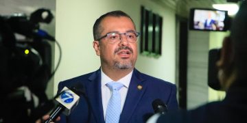 Ministro de Cultura se presenta a rendir declaración en calidad de denunciante