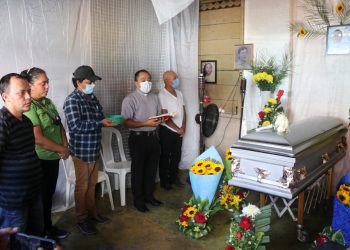 Féretro de Leonel Estuardo Gómez Zepeda, fue velado por familiares y amigos en Malacatán, Foto Whitmer Barrera: