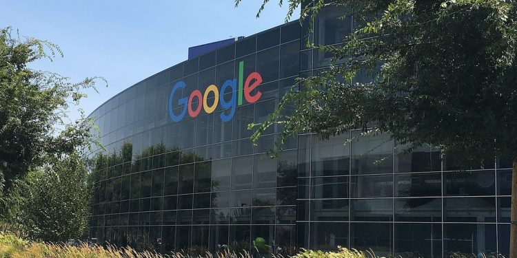 Google deberá pagar una multa casi 99 millones de dólares por incumplir leyes de ese país.