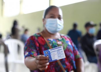 Impulsan jornada de vacunación integral en San Miguel Tucurú, Alta Verapaz