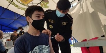 La vacuna Pfizer es colocada a los menores de 12 a 17 años .