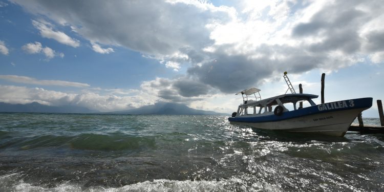 Planta de tratamiento de aguas residuales contribuye a frenar contaminación en lago de Atitlán