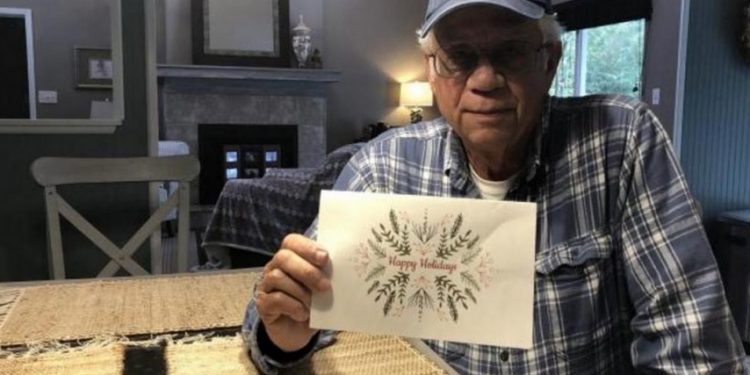 El estadounindense Mike Esmond ha pagado servicios básicos atrasados a muchas familias para que pasen la Navidad tranquilas.