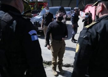 El ministro de Gobernación, Gendri Reyes, supervisa las acciones de la PNC en Santa Catarina Ixtahuacán y Nahualá, Sololá.