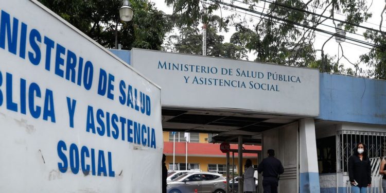 Salud resalta apego a la ley en creación de unidad de hemodiálisis