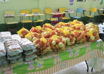 Una muestra de los productos que los productores agropecuarios entregaron en escuelas de todo el país en 2021.