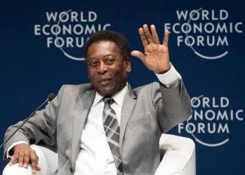 Pelé es hospitalizado para continuar tratamiento de quimioterapia