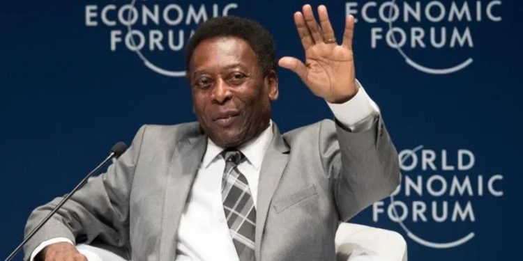 Pelé es hospitalizado para continuar tratamiento de quimioterapia