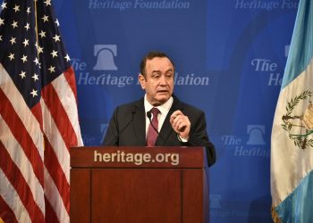 Presidente Alejandro Giammattei durante su discurso en actividad de la Fundación Heritage