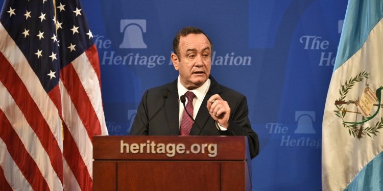 Presidente Alejandro Giammattei durante su discurso en actividad de la Fundación Heritage