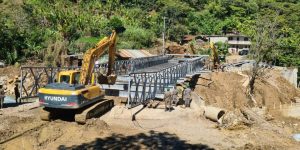 Puente colocado en Melchor de Mencos, Petén.