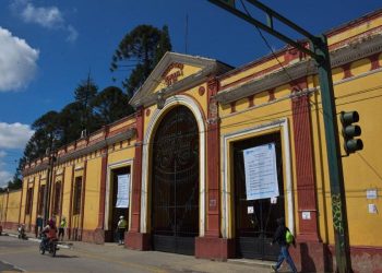 Salud regula horarios para ingreso a cementerios.